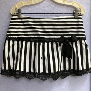 Hot Topic Jessica Louise Black and White Stripe Mini Skirt Size Medium